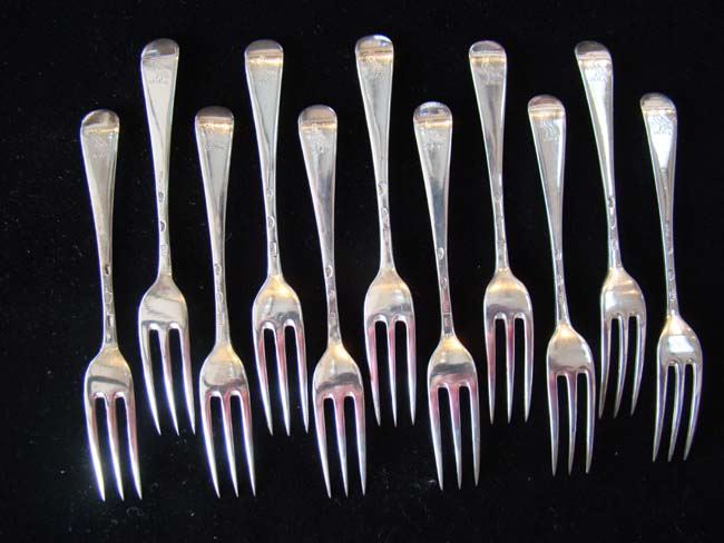 A fine and RARE set of eleven IRISH three-pronged sterling silver dessert forks by Michael Hewitson of Dublin circa 1725-1750 — image 6